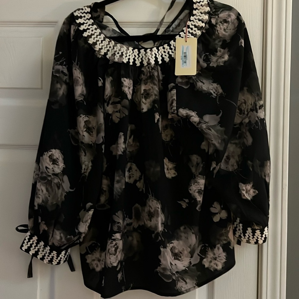 Entro rose black blouse new with tags size medium